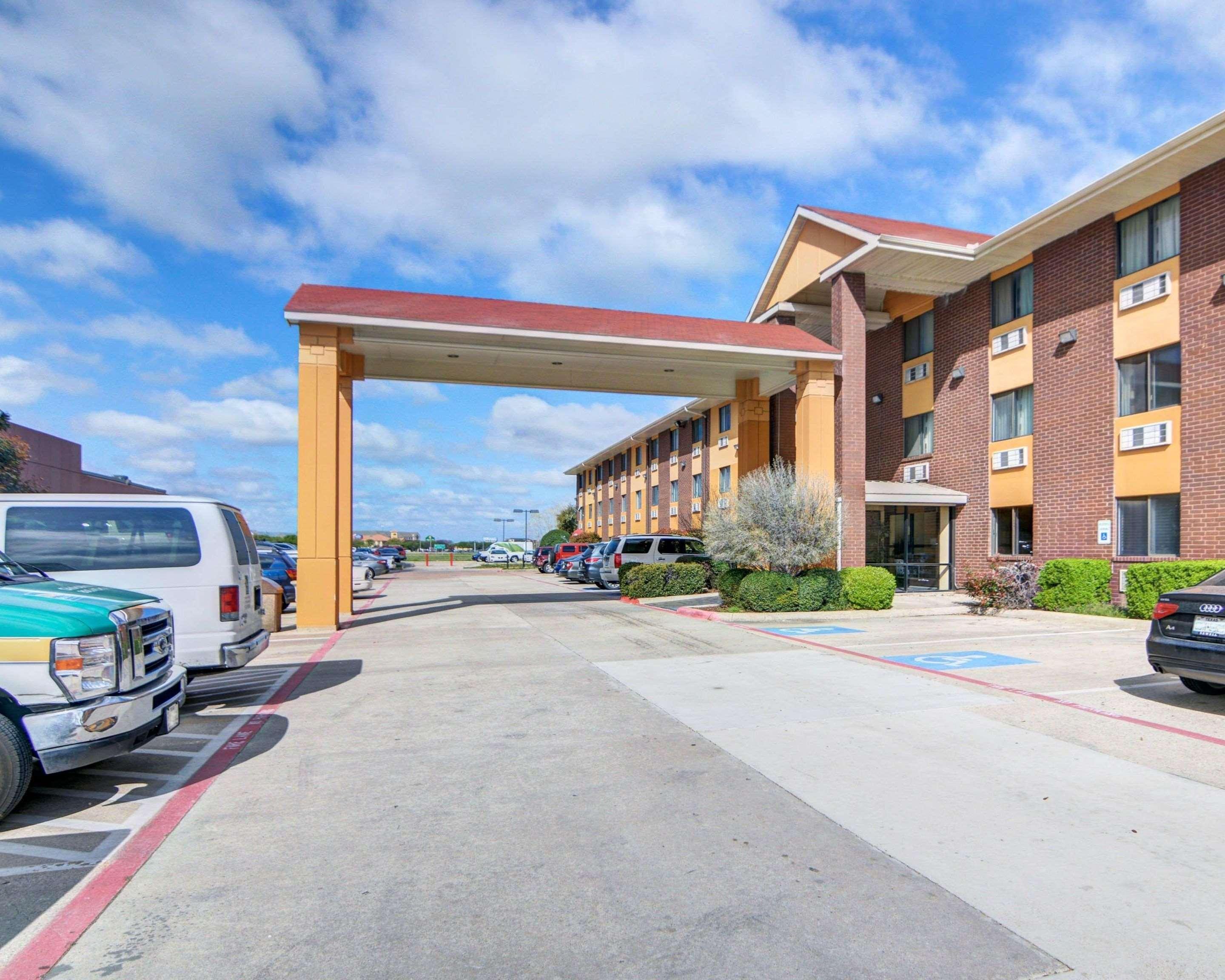 Quality Inn Dfw Airport North - Irving Exterior photo